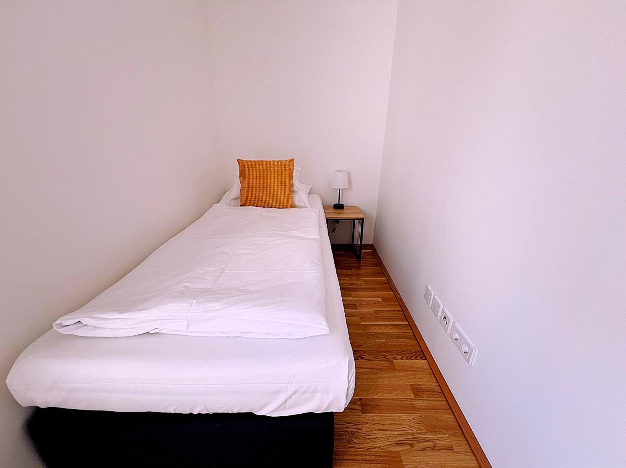 Modern, New, Next To Metro - Gg13 Apartments Vienna Room photo